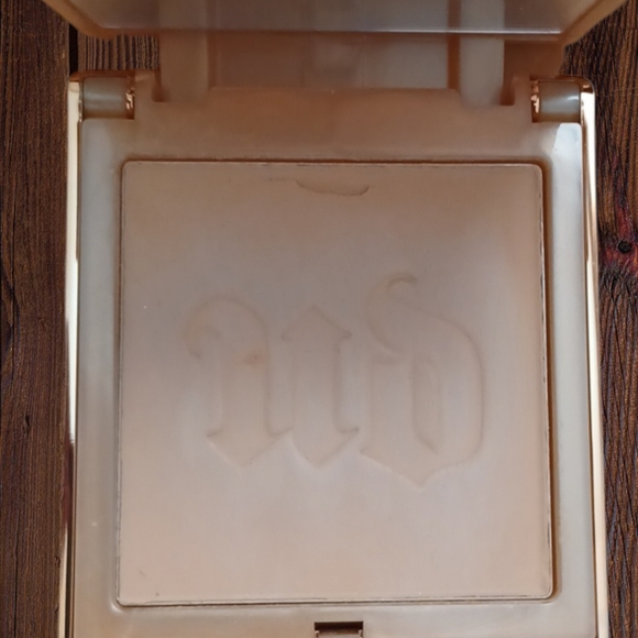 Urban Decay Foundation - Picture 1 of 3